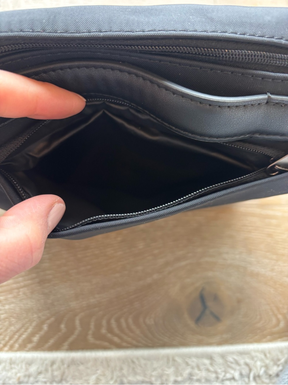 Away Black Men's Toiletry Organizer Pouch - Picture 4 of 7